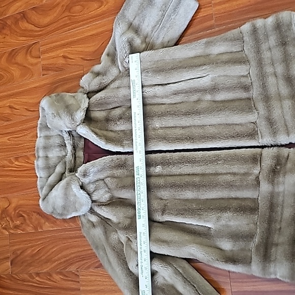 Tissavel Vtg Genuine French Simulation Faux Fur Mob Wife Style Sz M/L - Picture 12 of 13